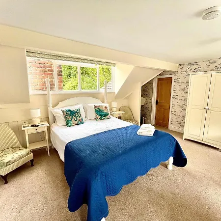 The Woodlands Couette-café 3*